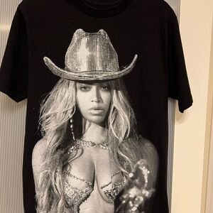 Beyonce Official Renaissance Graphic Concert Short Sleeve Tee size M